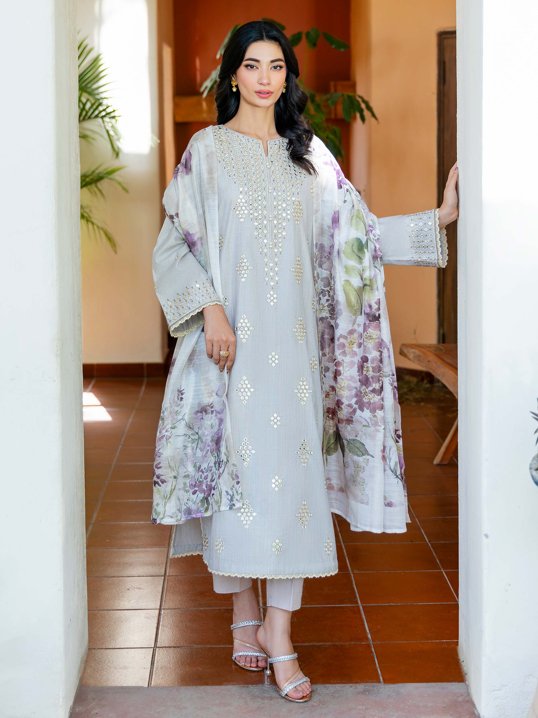 3 Piece Lawn Suit-Embroidered (Unstitched)