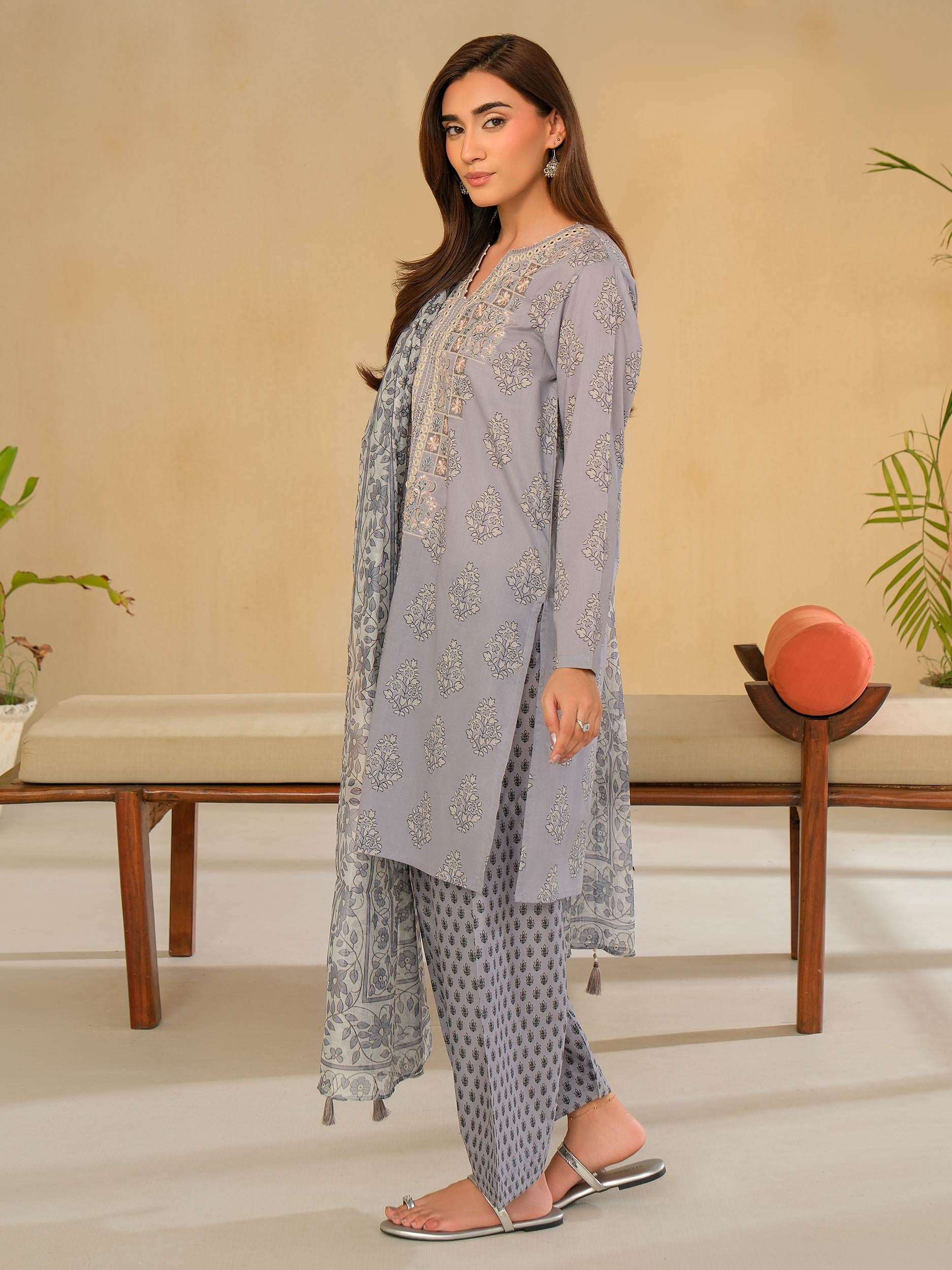 3 Piece Lawn Suit-Embroidered (Unstitched)